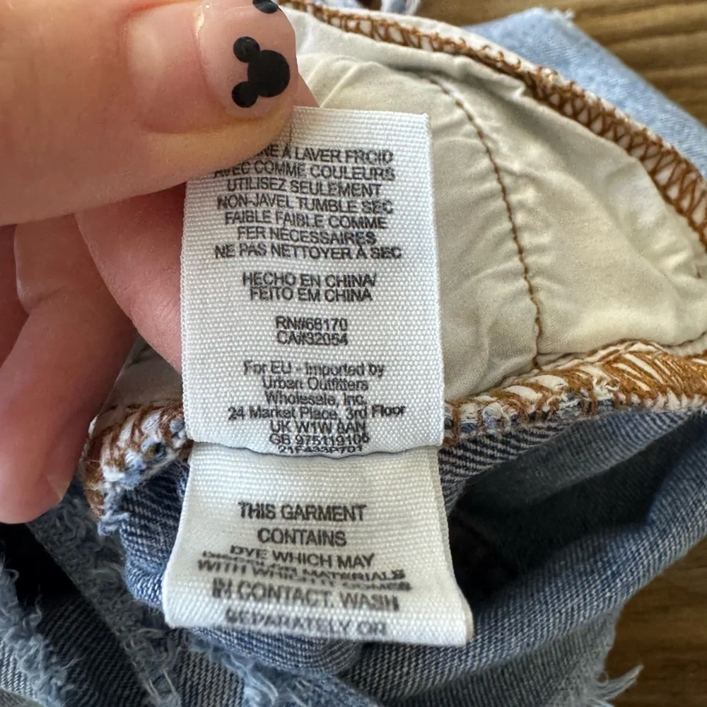 Free People Distressed Denim Shorts Size 29 - Picture 11 of 11